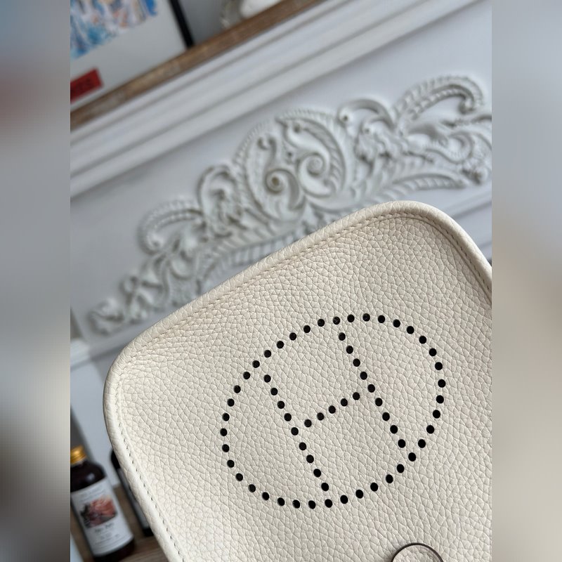 Mini EveyIne 伊芙琳 半手工+蠟線 自配肩帶+tc牛皮 顔色：奶昔