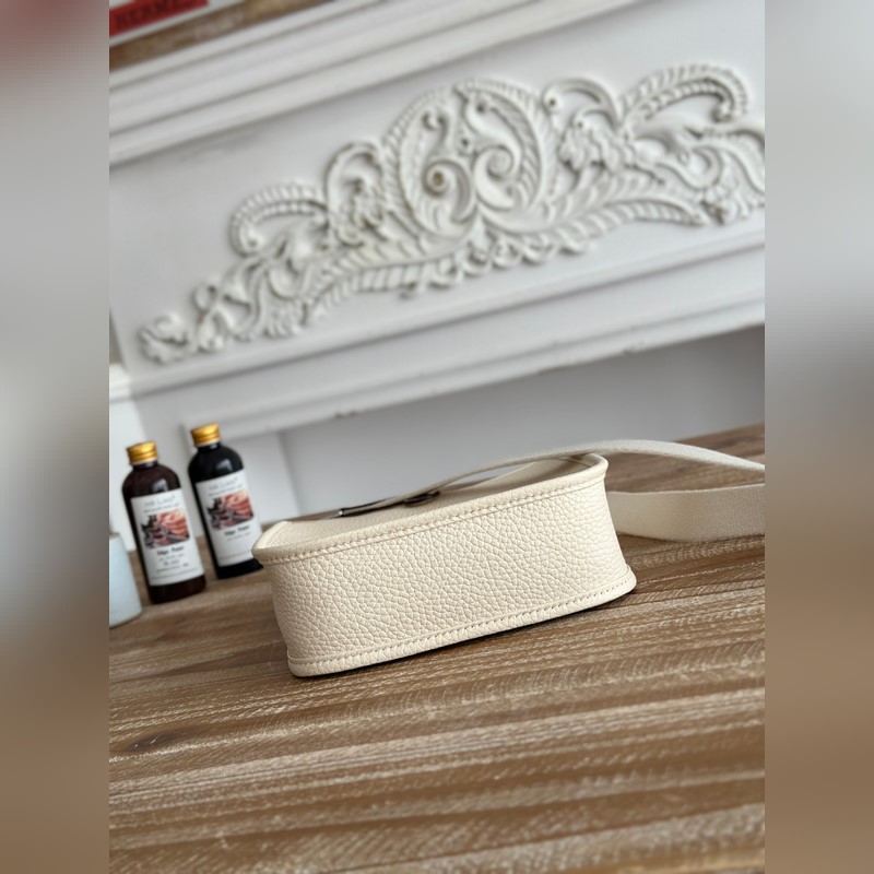 Mini EveyIne 伊芙琳 半手工+蠟線 自配肩帶+tc牛皮 顔色：奶昔