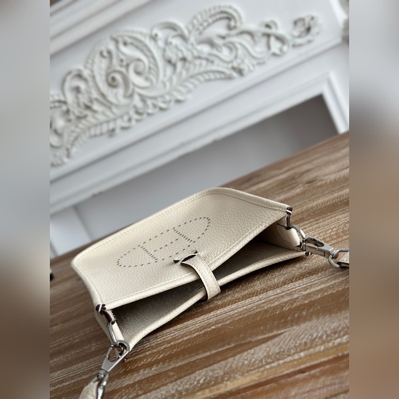 Mini EveyIne 伊芙琳 半手工+蠟線 自配肩帶+tc牛皮 顔色：奶昔