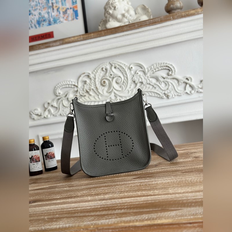 Mini EveyIne 伊芙琳 半手工+蠟線 自配肩帶+tc牛皮 顔色：積雨