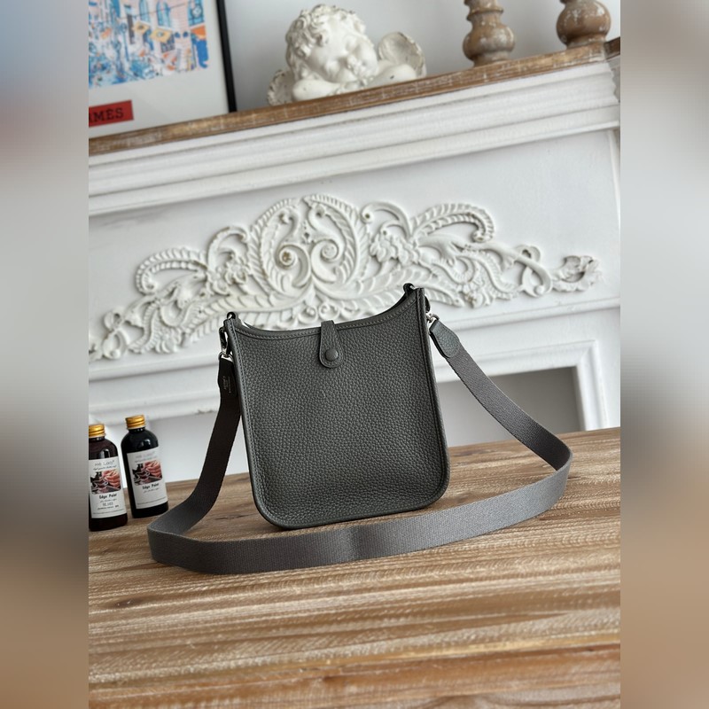 Mini EveyIne 伊芙琳 半手工+蠟線 自配肩帶+tc牛皮 顔色：積雨