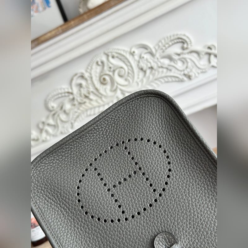 Mini EveyIne 伊芙琳 半手工+蠟線 自配肩帶+tc牛皮 顔色：積雨