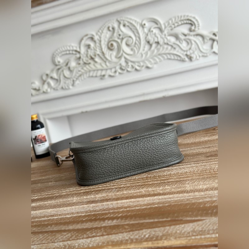 Mini EveyIne 伊芙琳 半手工+蠟線 自配肩帶+tc牛皮 顔色：積雨