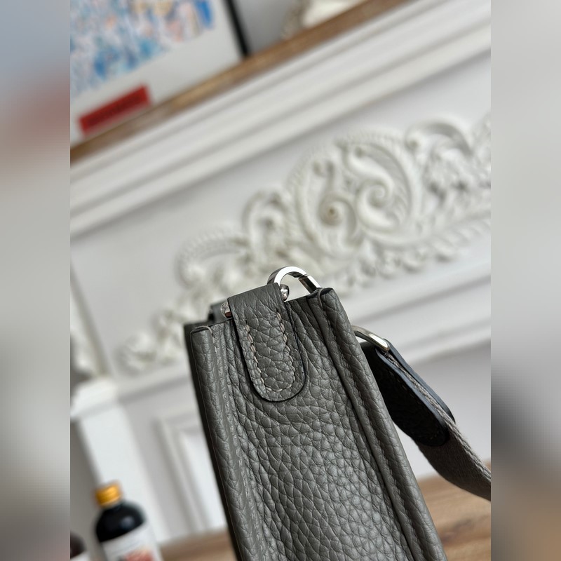 Mini EveyIne 伊芙琳 半手工+蠟線 自配肩帶+tc牛皮 顔色：積雨