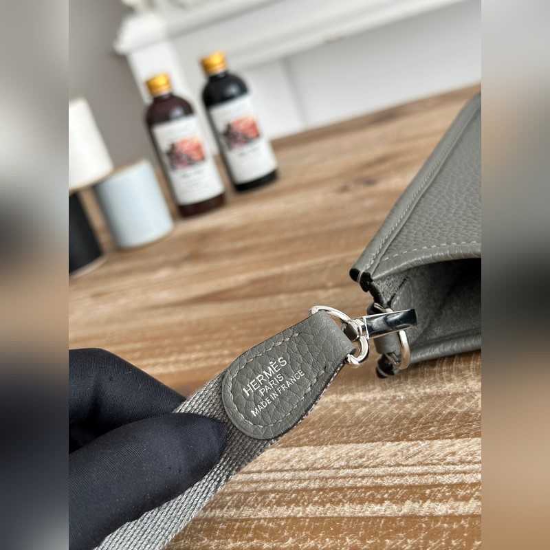 Mini EveyIne 伊芙琳 半手工+蠟線 自配肩帶+tc牛皮 顔色：積雨