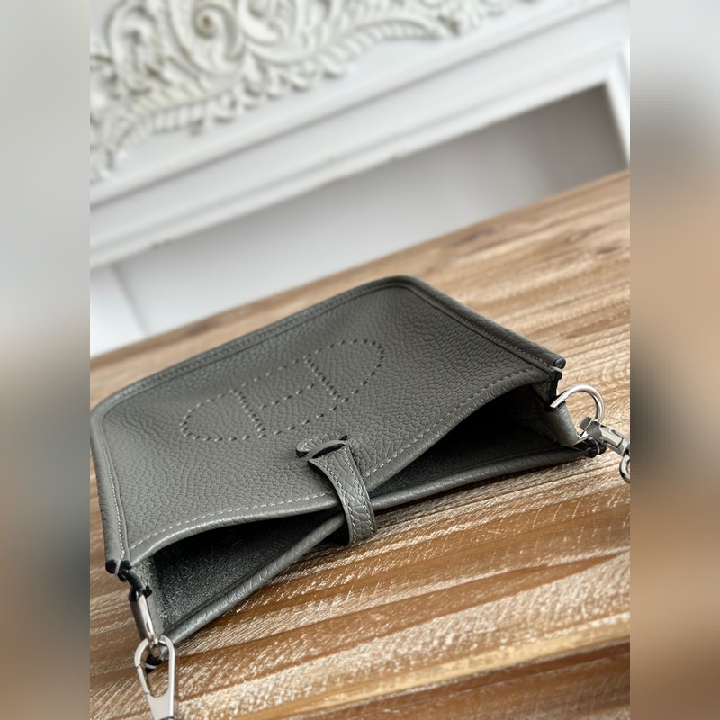 Mini EveyIne 伊芙琳 半手工+蠟線 自配肩帶+tc牛皮 顔色：積雨