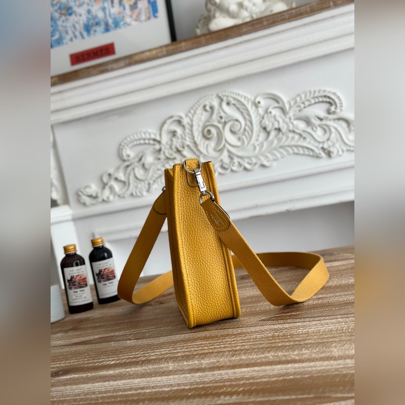 Mini EveyIne 伊芙琳 半手工+蠟線 自配肩帶+tc牛皮 顔色：琥珀