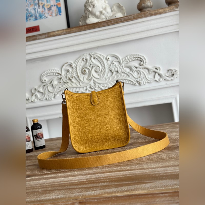 Mini EveyIne 伊芙琳 半手工+蠟線 自配肩帶+tc牛皮 顔色：琥珀