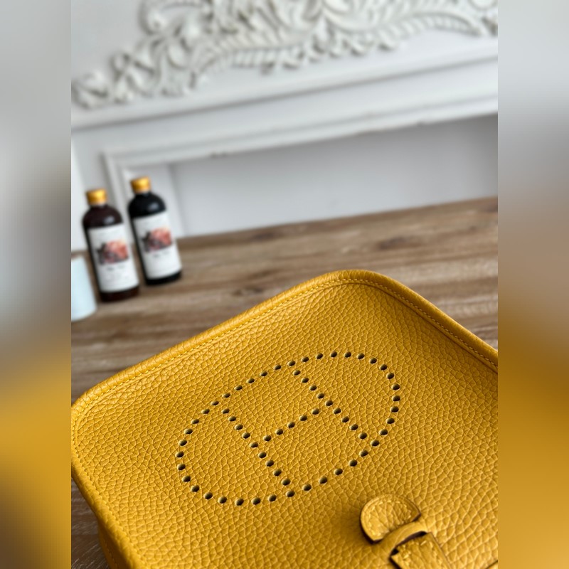 Mini EveyIne 伊芙琳 半手工+蠟線 自配肩帶+tc牛皮 顔色：琥珀