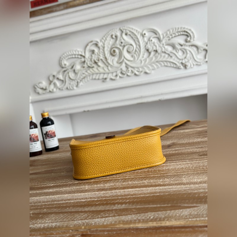 Mini EveyIne 伊芙琳 半手工+蠟線 自配肩帶+tc牛皮 顔色：琥珀