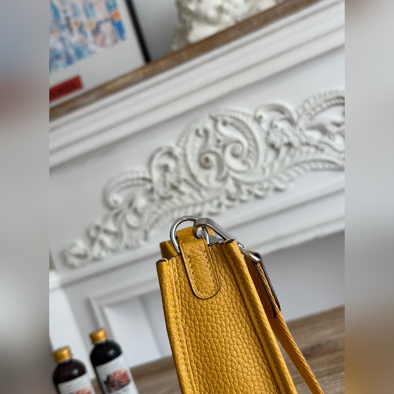 Mini EveyIne 伊芙琳 半手工+蠟線 自配肩帶+tc牛皮 顔色：琥珀