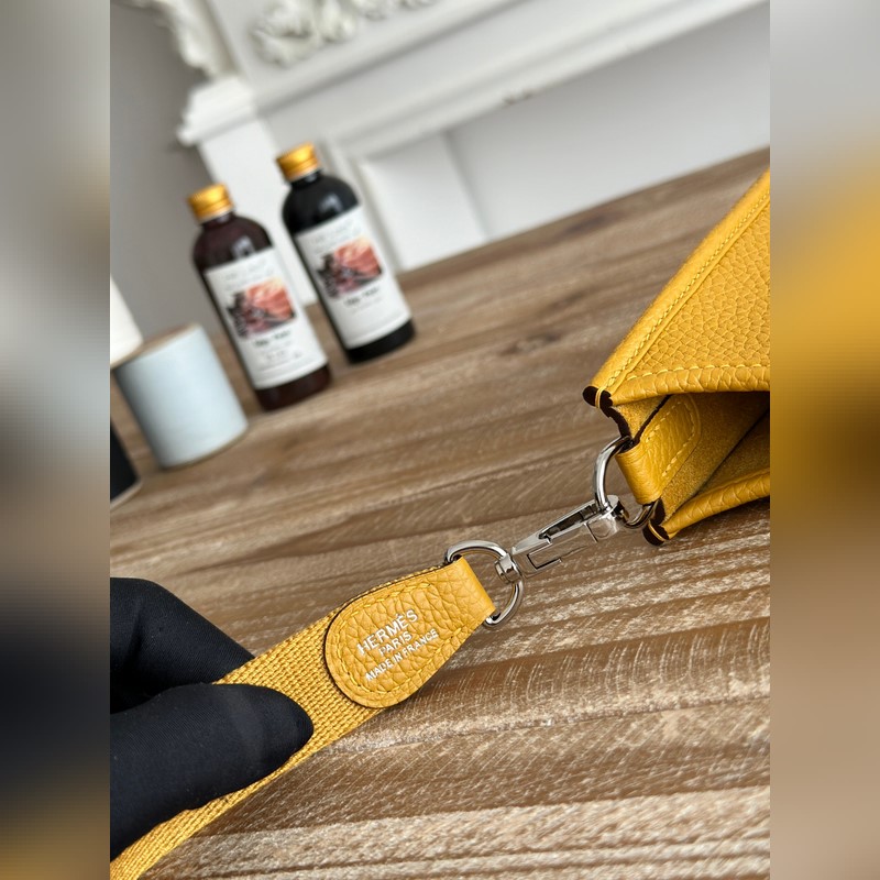 Mini EveyIne 伊芙琳 半手工+蠟線 自配肩帶+tc牛皮 顔色：琥珀