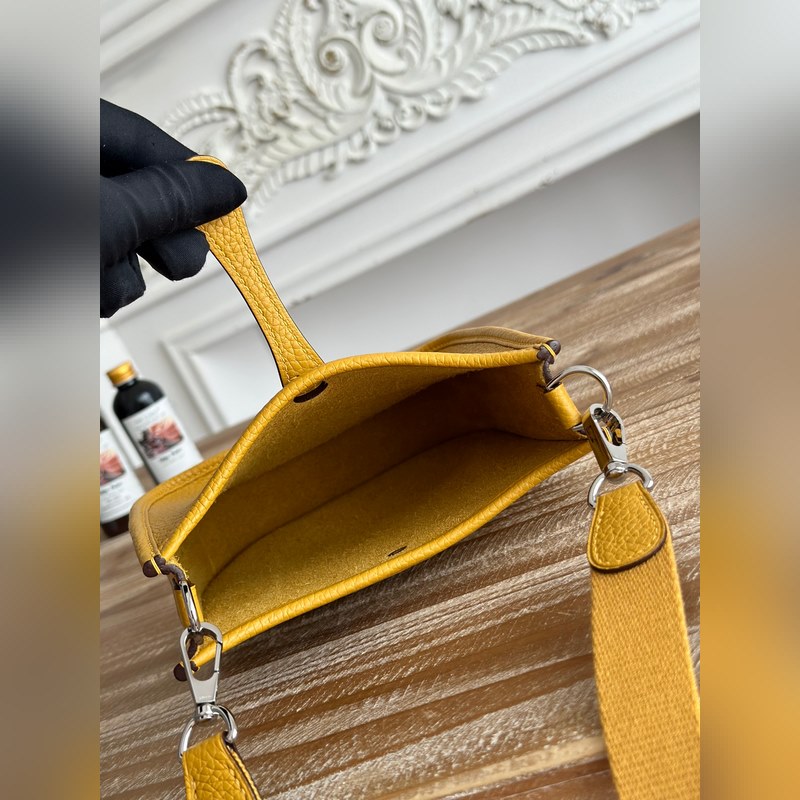 Mini EveyIne 伊芙琳 半手工+蠟線 自配肩帶+tc牛皮 顔色：琥珀