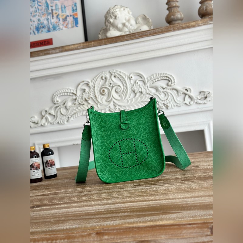 Mini EveyIne 伊芙琳 半手工+蠟線 自配肩帶+tc牛皮 顔色：竹子