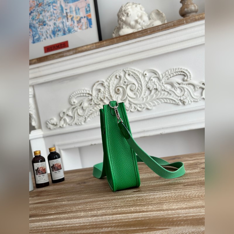 Mini EveyIne 伊芙琳 半手工+蠟線 自配肩帶+tc牛皮 顔色：竹子