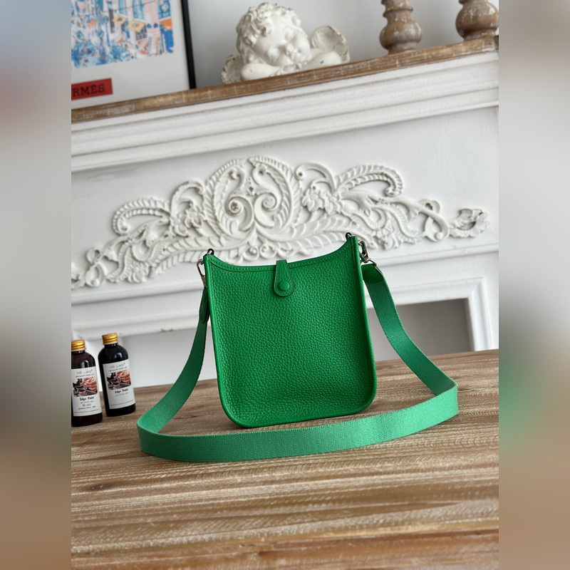 Mini EveyIne 伊芙琳 半手工+蠟線 自配肩帶+tc牛皮 顔色：竹子