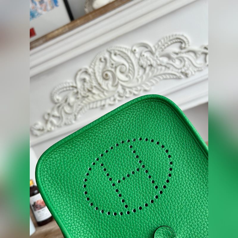 Mini EveyIne 伊芙琳 半手工+蠟線 自配肩帶+tc牛皮 顔色：竹子