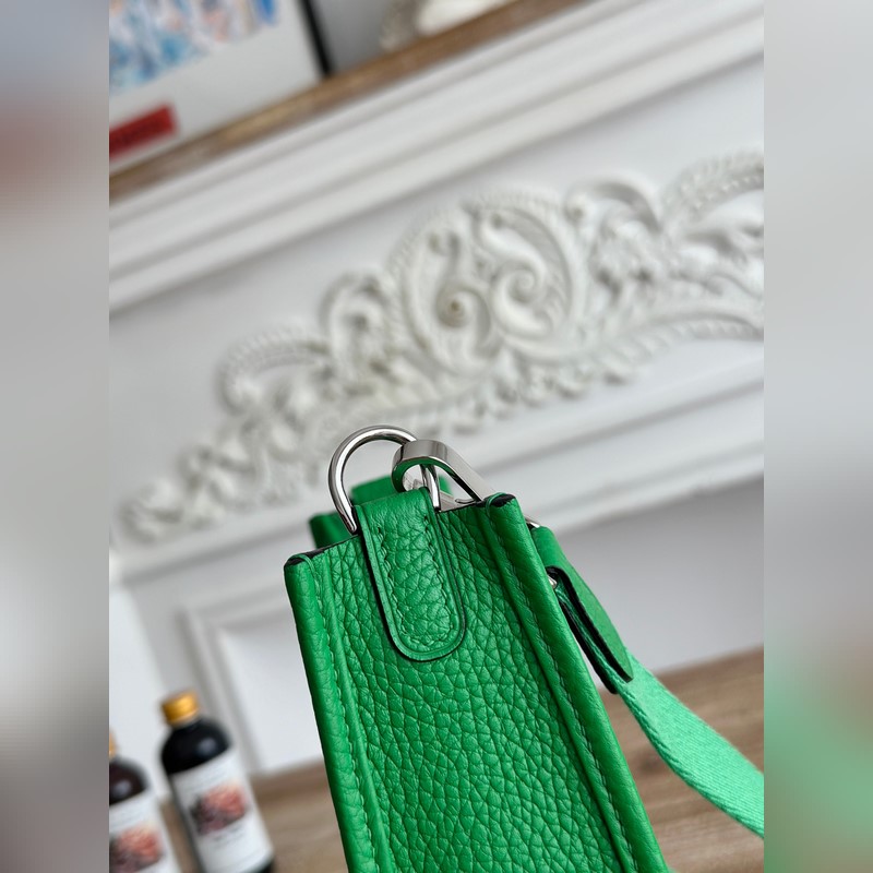 Mini EveyIne 伊芙琳 半手工+蠟線 自配肩帶+tc牛皮 顔色：竹子