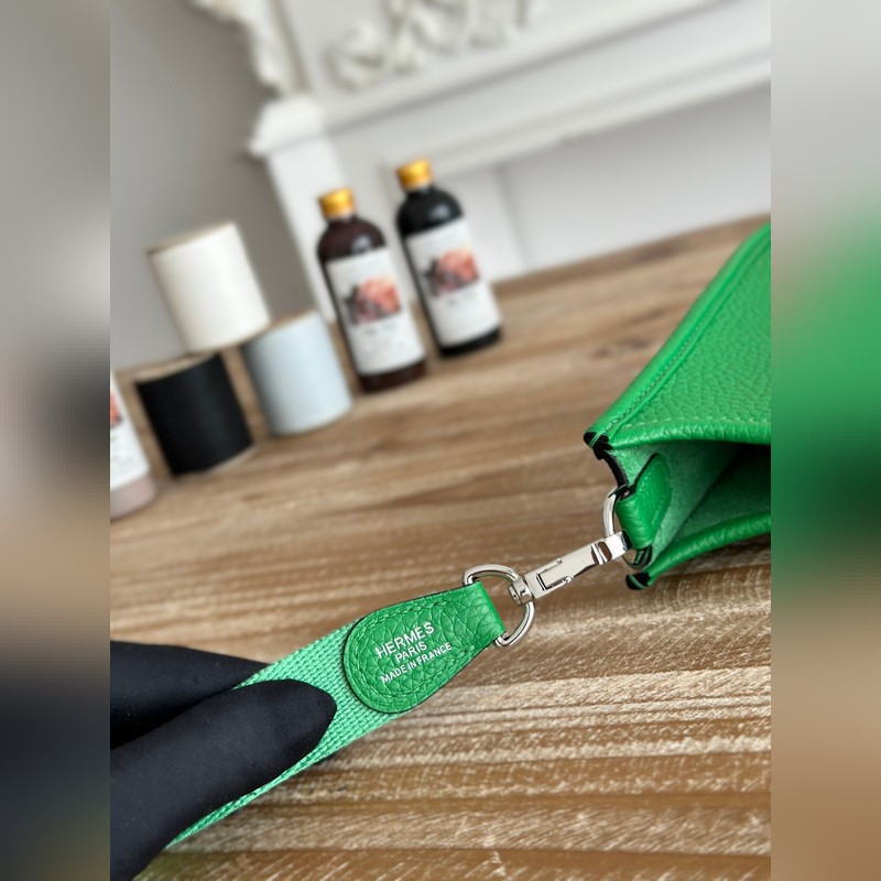 Mini EveyIne 伊芙琳 半手工+蠟線 自配肩帶+tc牛皮 顔色：竹子