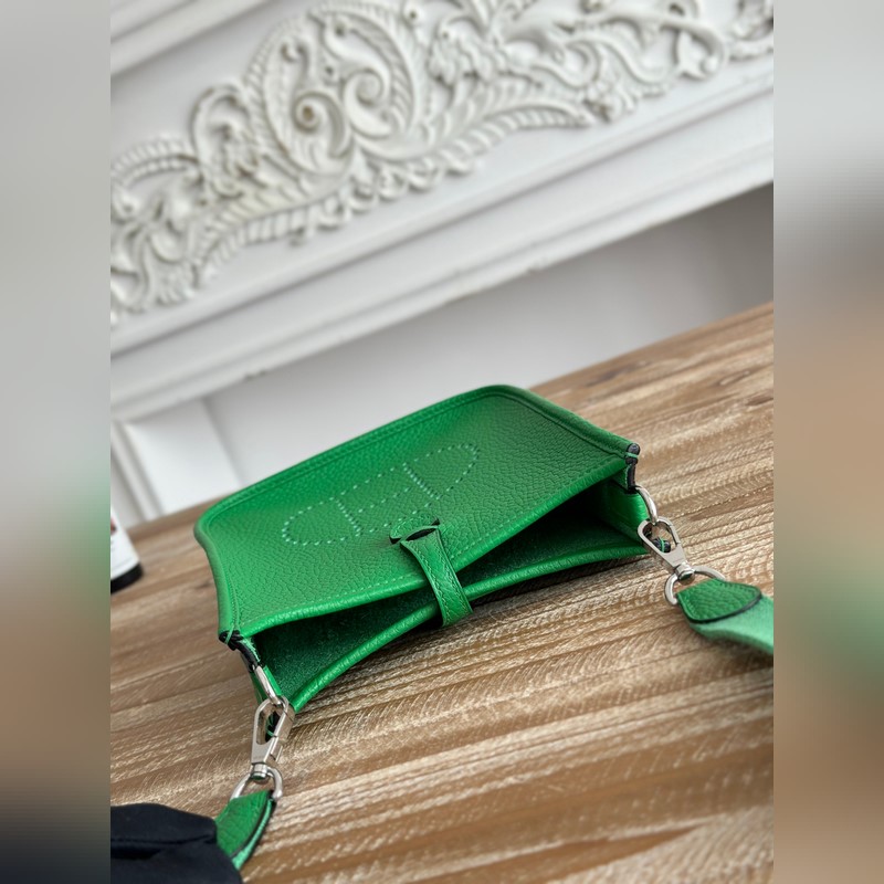 Mini EveyIne 伊芙琳 半手工+蠟線 自配肩帶+tc牛皮 顔色：竹子