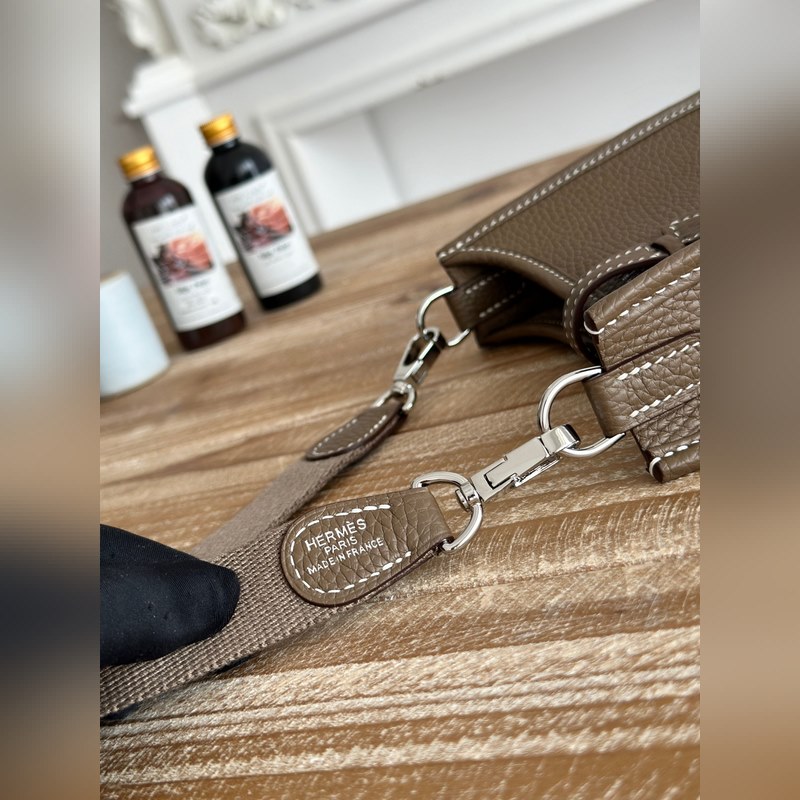 Mini EveyIne 伊芙琳 半手工+蠟線 自配肩帶+tc牛皮 顔色：大象