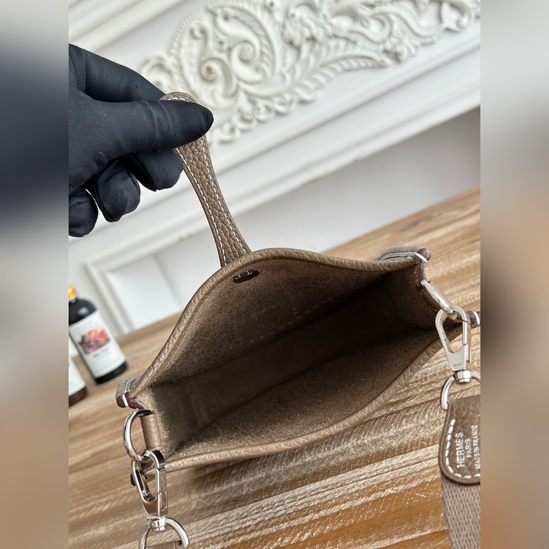 Mini EveyIne 伊芙琳 半手工+蠟線 自配肩帶+tc牛皮 顔色：大象