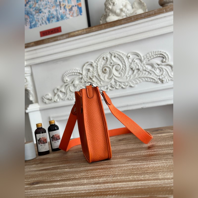 Mini EveyIne 伊芙琳 半手工+蠟線 自配肩帶+tc牛皮 顔色：橙色