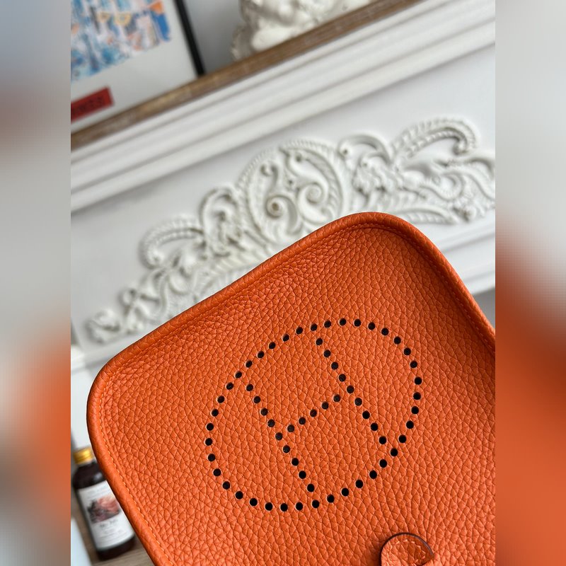 Mini EveyIne 伊芙琳 半手工+蠟線 自配肩帶+tc牛皮 顔色：橙色