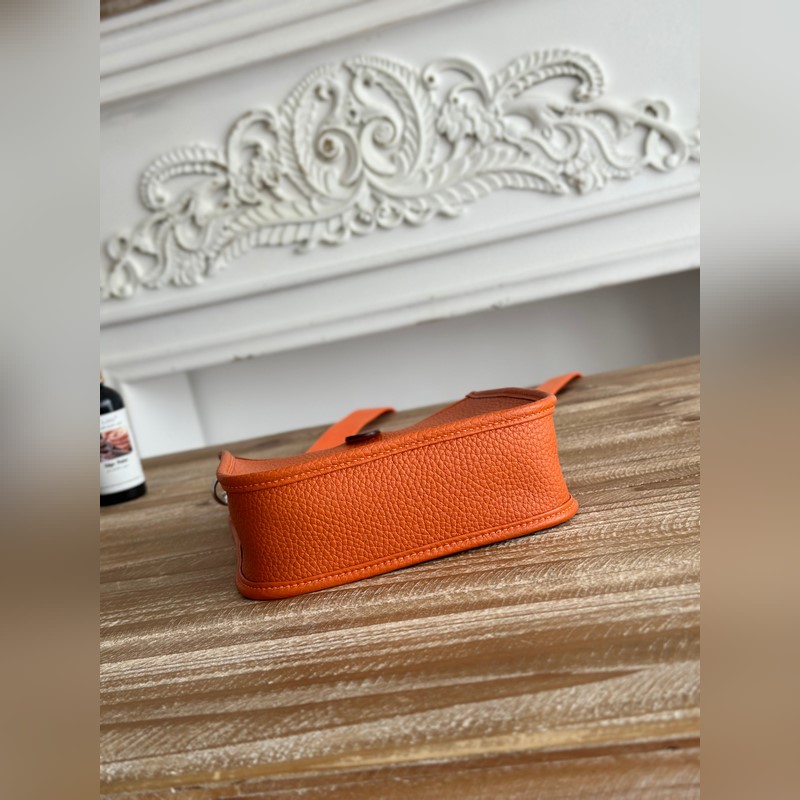 Mini EveyIne 伊芙琳 半手工+蠟線 自配肩帶+tc牛皮 顔色：橙色