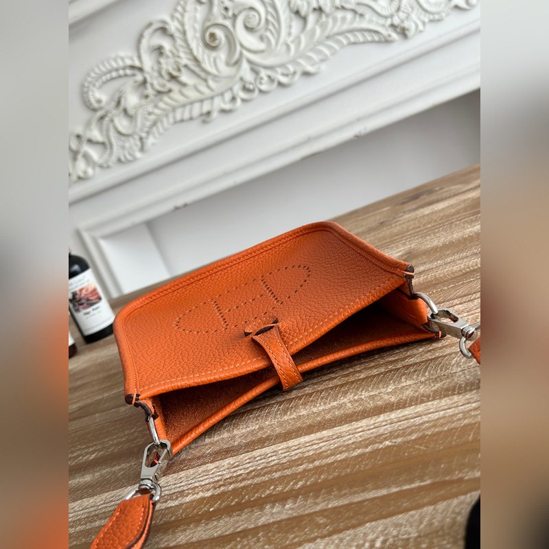 Mini EveyIne 伊芙琳 半手工+蠟線 自配肩帶+tc牛皮 顔色：橙色