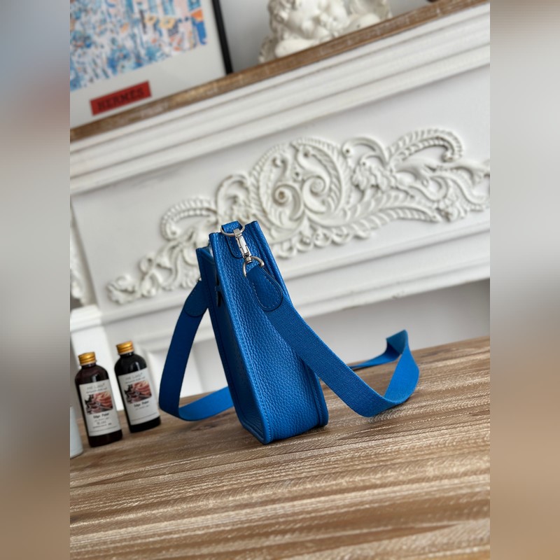 Mini EveyIne 伊芙琳 半手工+蠟線 自配肩帶+tc牛皮 顔色：水妖