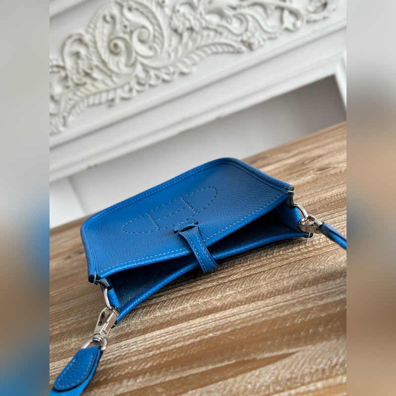 Mini EveyIne 伊芙琳 半手工+蠟線 自配肩帶+tc牛皮 顔色：水妖