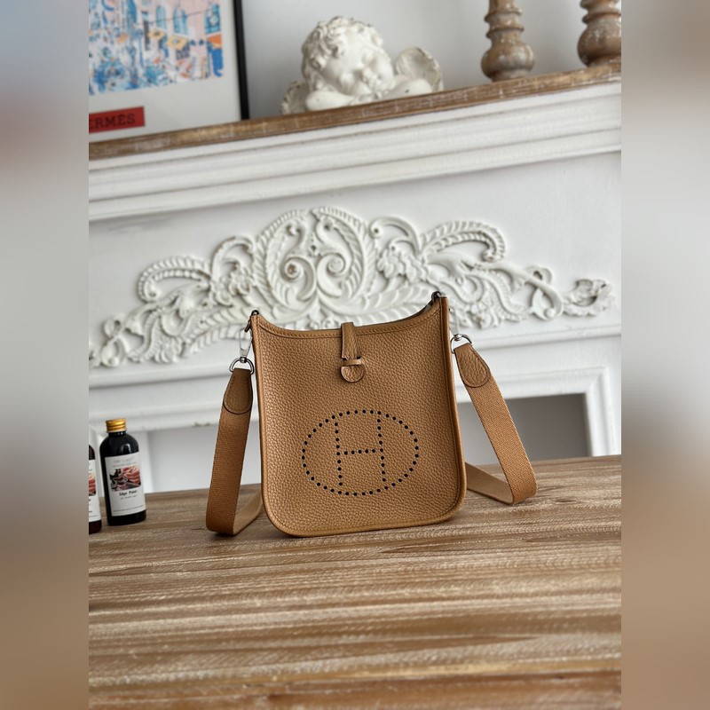 Mini EveyIne 伊芙琳 半手工+蠟線 自配肩帶+tc牛皮 顔色：餅幹