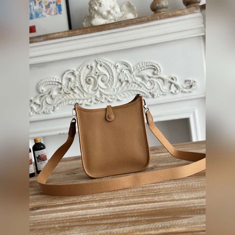 Mini EveyIne 伊芙琳 半手工+蠟線 自配肩帶+tc牛皮 顔色：餅幹