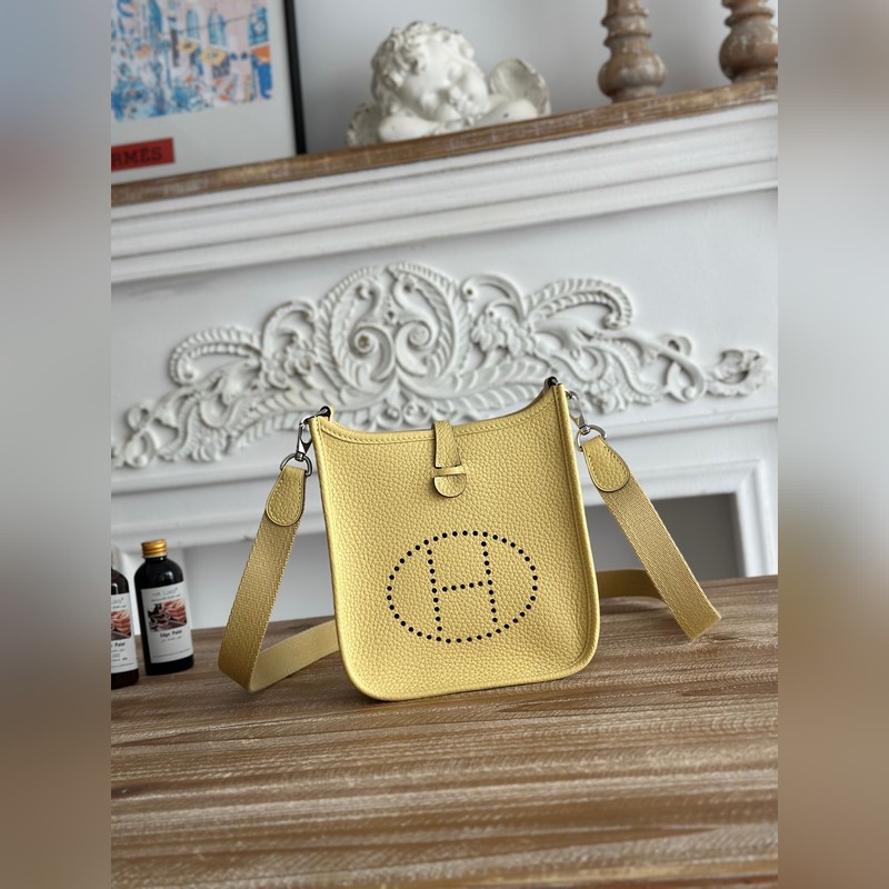 Mini EveyIne 伊芙琳 半手工+蠟線 自配肩帶+tc牛皮 顔色：小雞