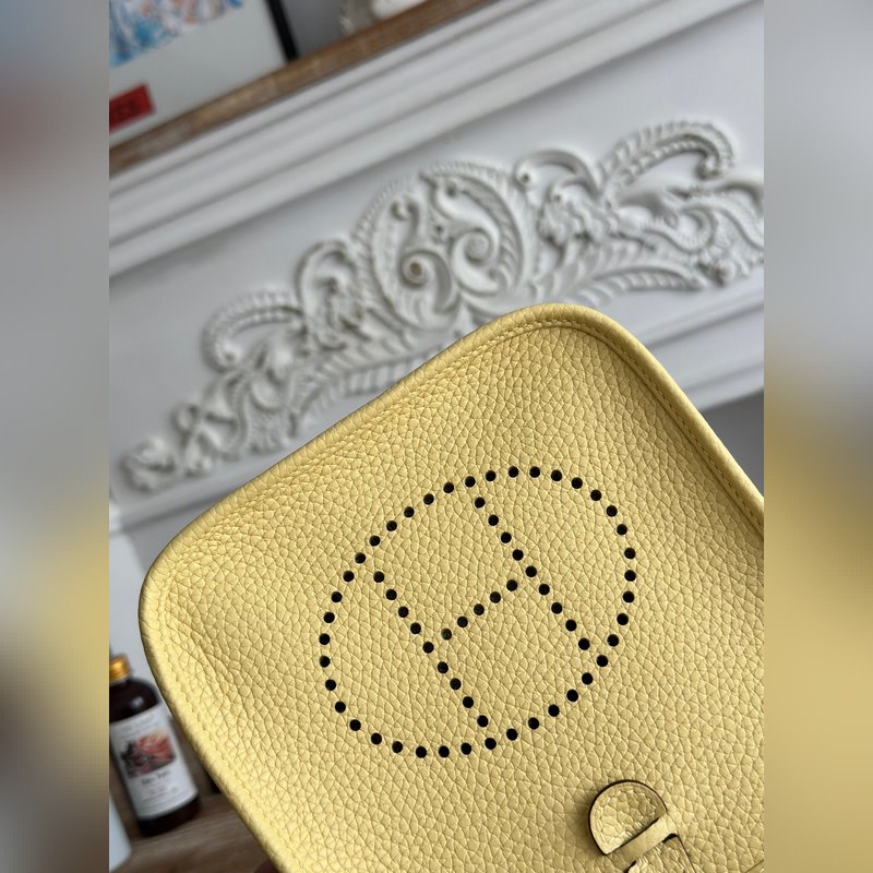 Mini EveyIne 伊芙琳 半手工+蠟線 自配肩帶+tc牛皮 顔色：小雞