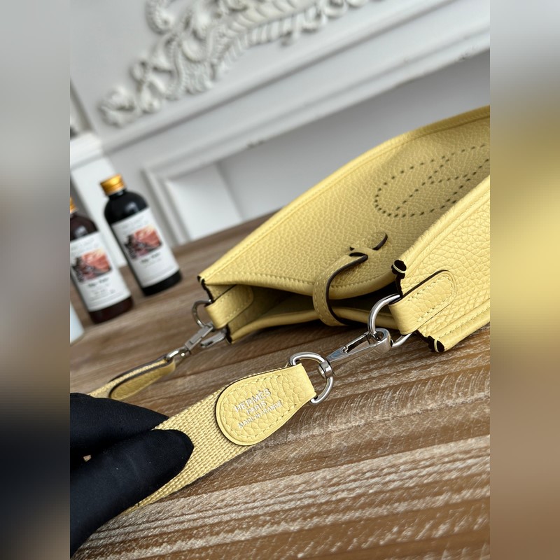 Mini EveyIne 伊芙琳 半手工+蠟線 自配肩帶+tc牛皮 顔色：小雞