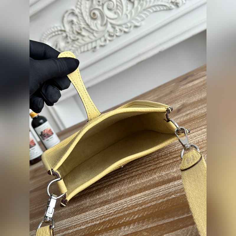 Mini EveyIne 伊芙琳 半手工+蠟線 自配肩帶+tc牛皮 顔色：小雞