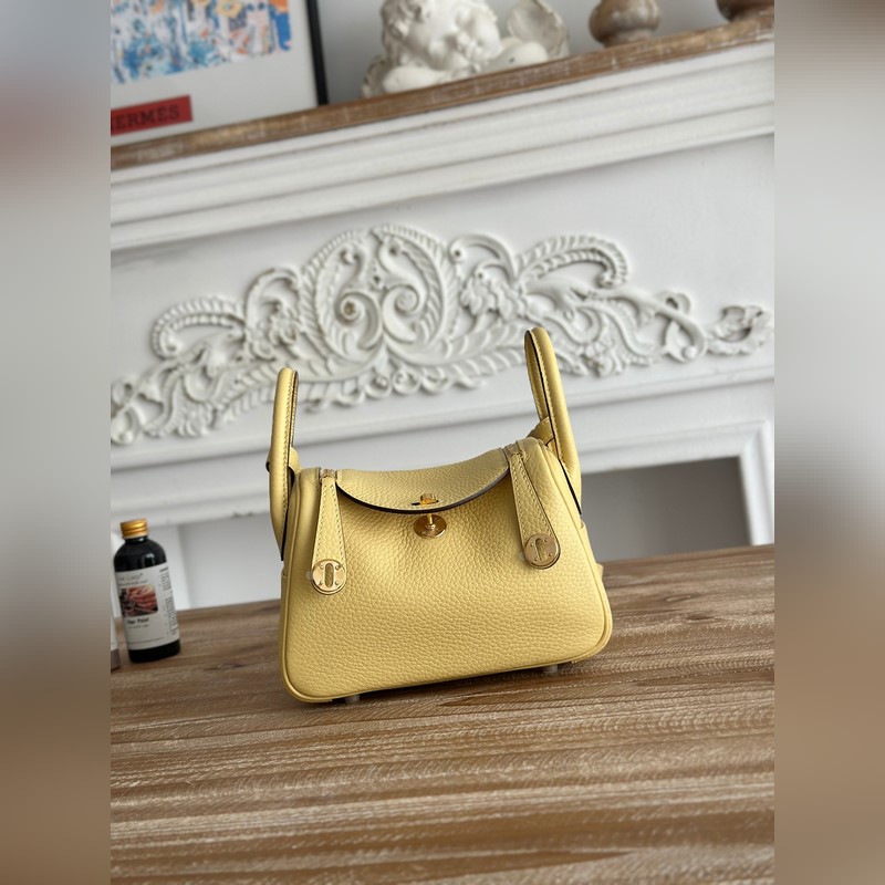 琳迪lindy 19cm 顔色：小雞黃、金扣 Tc皮 蜜蠟線半手工縫制 lind