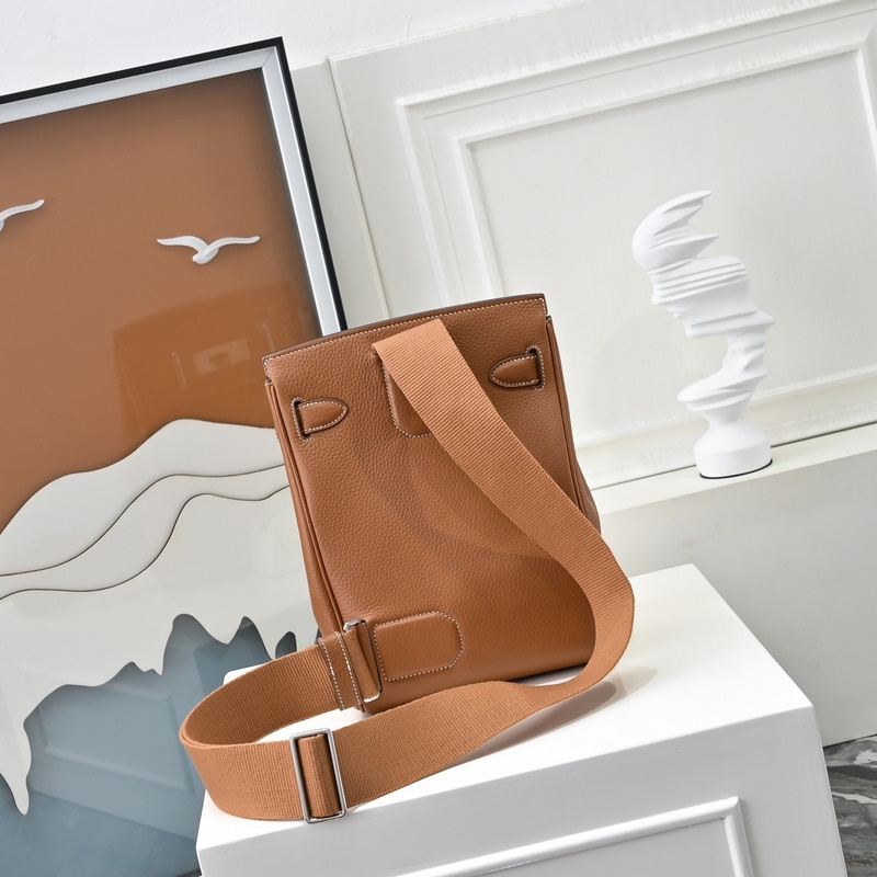 愛馬仕最帥胸包來啦 Hermes HAC A DOS 終于出了一款除了 BKc比