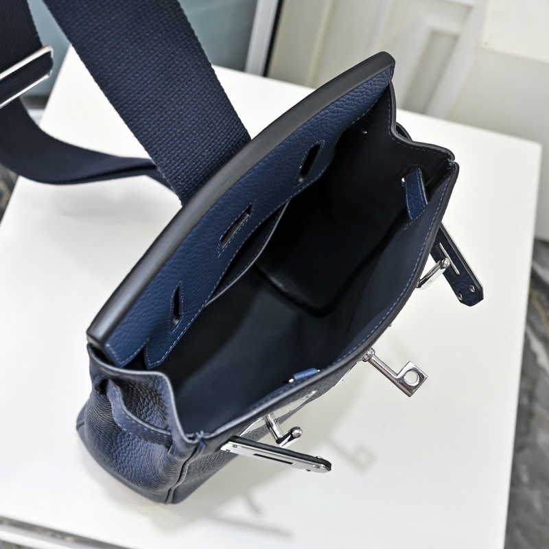 愛馬仕最帥胸包來啦 Hermes HAC A DOS 終于出了一款除了 BKc比