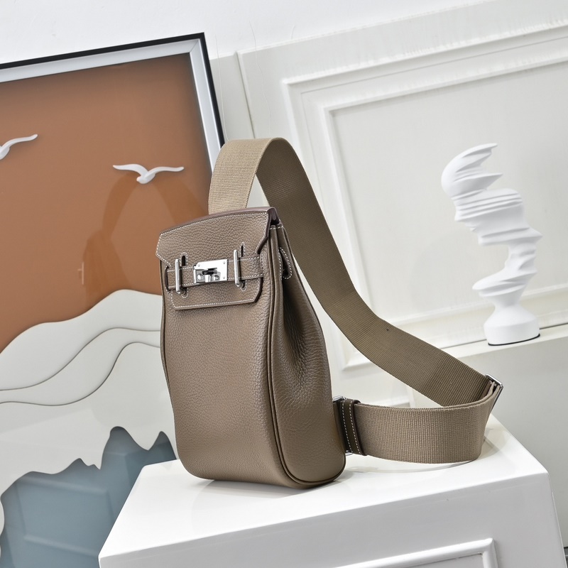 愛馬仕最帥胸包來啦 Hermes HAC A DOS 終于出了一款除了 BKc比