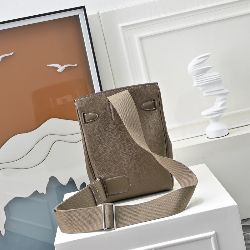 愛馬仕最帥胸包來啦 Hermes HAC A DOS 終于出了一款除了 BKc比