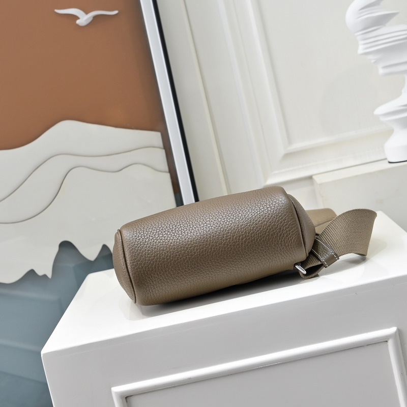 愛馬仕最帥胸包來啦 Hermes HAC A DOS 終于出了一款除了 BKc比