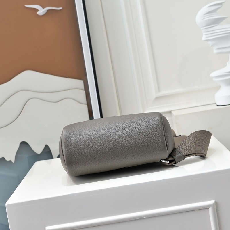 愛馬仕最帥胸包來啦 Hermes HAC A DOS 終于出了一款除了 BKc