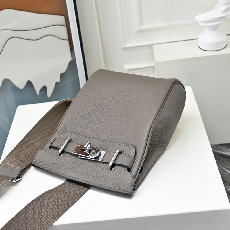 愛馬仕最帥胸包來啦 Hermes HAC A DOS 終于出了一款除了 BKc