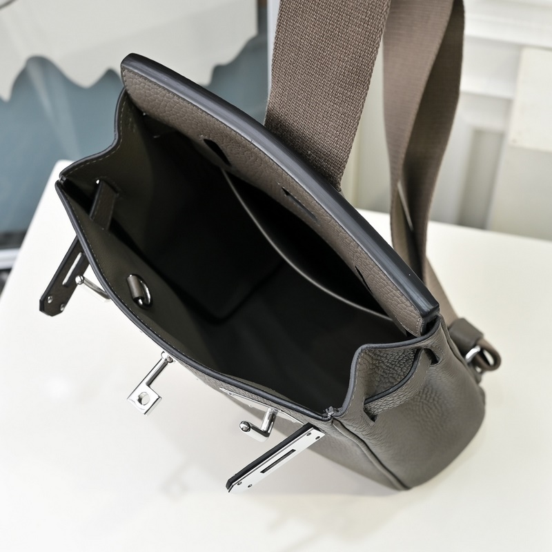 愛馬仕最帥胸包來啦 Hermes HAC A DOS 終于出了一款除了 BKc