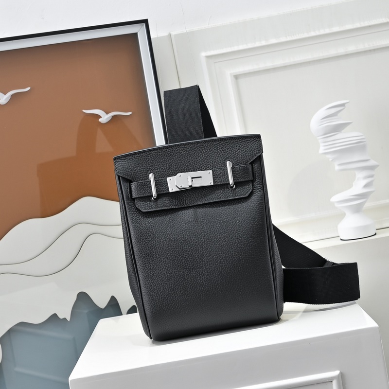 愛(ài)馬仕最帥胸包來(lái)啦 Hermes HAC A DOS 終于出了一款除了 BKc比