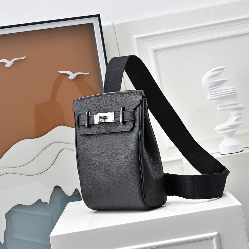 愛(ài)馬仕最帥胸包來(lái)啦 Hermes HAC A DOS 終于出了一款除了 BKc比