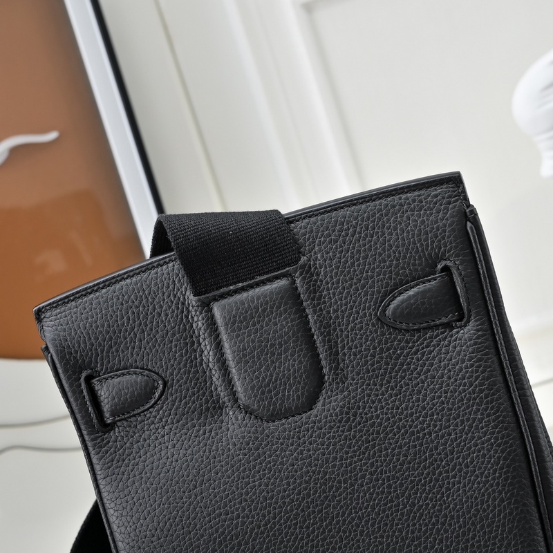 愛(ài)馬仕最帥胸包來(lái)啦 Hermes HAC A DOS 終于出了一款除了 BKc比